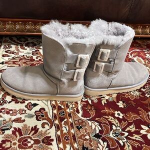 Ugg women’s bailey fashion buckle boot